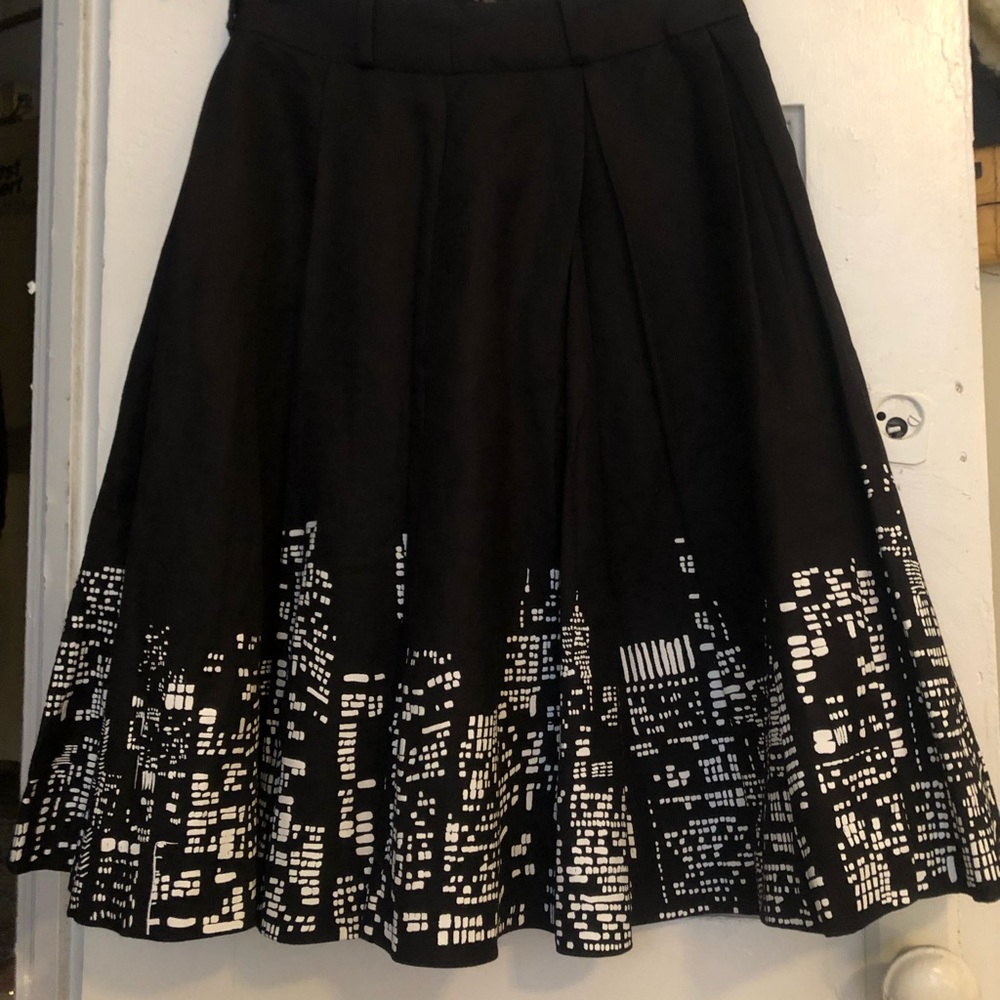 Kate Spade black & white skyline skirt